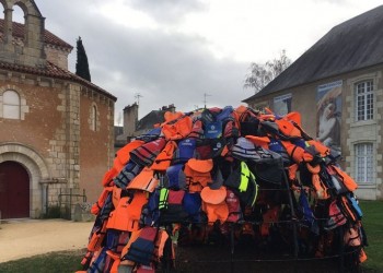 Γαλλία: Κατέστρεψαν το έργο του Αχιλλέα Σούρα για την προσφυγική κρίση