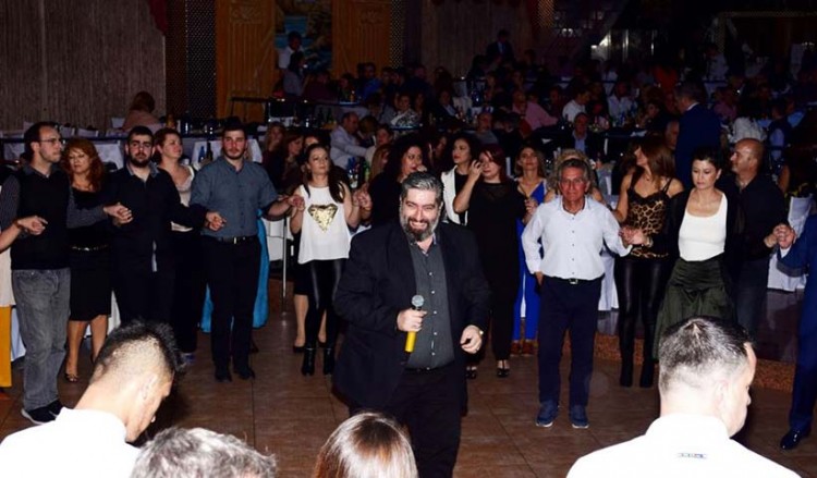 Με τους ήχους της ποντιακής λύρας ο ετήσιος χορός της Ένωσης Ποντίων Πανοράματος (βίντεο)