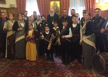 Τα ποντιακά κάλαντα των Χριστουγέννων ακούστηκαν σε όλη την Ελλάδα (φωτο, βίντεο)