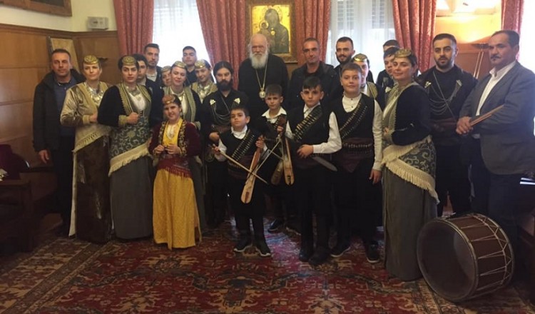 Τα ποντιακά κάλαντα των Χριστουγέννων ακούστηκαν σε όλη την Ελλάδα (φωτο, βίντεο)