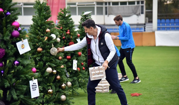 O Σάκης Ρουβάς σε ένα διαφορετικό challenge αγάπης και προσφοράς (φωτο, βίντεο) - Media Gallery