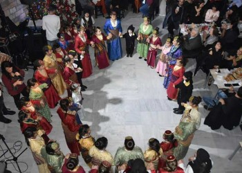 Χριστουγεννιάτικο ποντιακό γλέντι στο «Φάρο» Αγίας Βαρβάρας