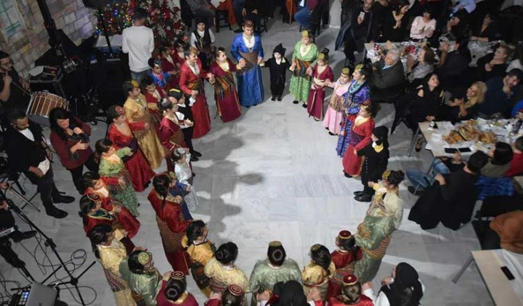 Χριστουγεννιάτικο ποντιακό γλέντι στο «Φάρο» Αγίας Βαρβάρας