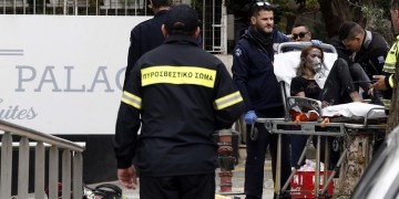 Πανικός από τη φωτιά στο ξενοδοχείο στη Συγγρού – Τρεις τραυματίες (φωτο, βίντεο)