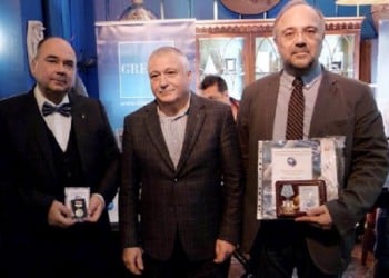 Οι Ρώσοι κοσμοναύτες τίμησαν την Ελλάδα – Παρών και ο Γιουρτσίχιν-Γραμματικόπουλος