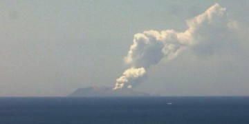 Νέα Ζηλανδία: Ηφαιστειακή έκρηξη στο νησάκι Γουάιτ – Αναφορές για τραυματίες και αγνοούμενους (βίντεο)