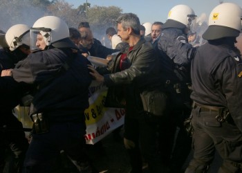 Δακρυγόνα στην ημερίδα του Πανελλήνιου Ιατρικού Συλλόγου (φωτο, βίντεο)