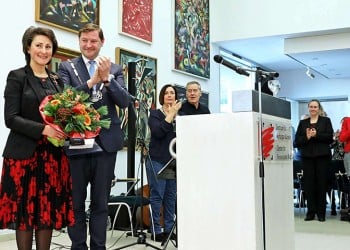 Γερμανία: Με τον Ομοσπονδιακό Σταυρό Αξίας τιμήθηκε η ομογενής Ιωάννα Ζαχαράκη