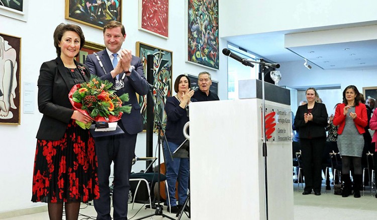 Γερμανία: Με τον Ομοσπονδιακό Σταυρό Αξίας τιμήθηκε η ομογενής Ιωάννα Ζαχαράκη