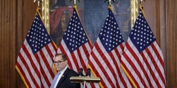 Ανακοινώθηκαν οι δύο κατηγορίες που αντιμετωπίζει ο Τραμπ