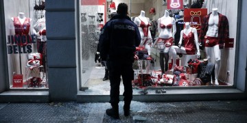 Θεσσαλονίκη: Καταδρομικές στο κέντρο, εμπρησμοί σε Άνω Πόλη και 40 Εκκλησιές