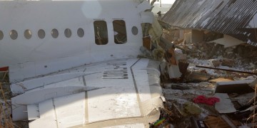 Αεροπορική τραγωδία στο Καζακστάν: Νεκρός ο πιλότος και 11 επιβάτες (φωτο, βίντεο)