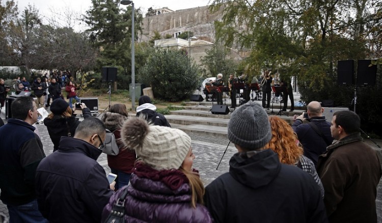 Γιορτάζουμε τα Χριστούγεννα με άστατο καιρό