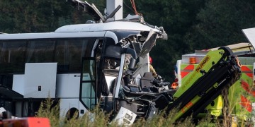 Ρωσία: Πτώση λεωφορείου σε ποταμό με 19 νεκρούς