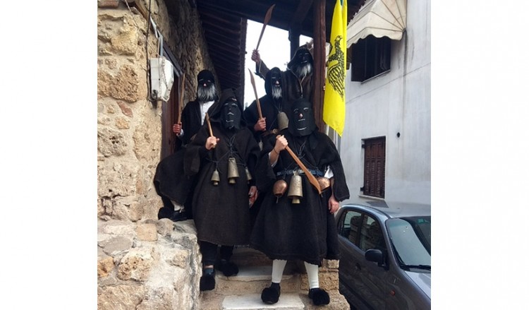 Βέροια: Το έθιμο των Λιγουτσιάρηδων αναβιώνει την παραμονή της Πρωτοχρονιάς