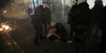 Δύο αστυνομικοί τραυματίστηκαν σε επεισόδια μετά το Παναθηναϊκός-ΠΑΟΚ 3