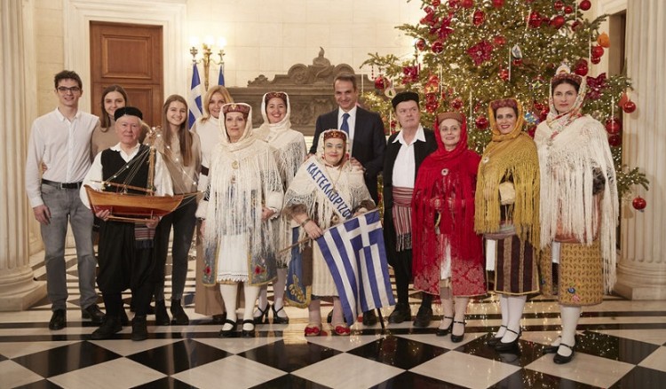 Πρωτοχρονιάτικα κάλαντα στον Κυριάκο Μητσοτάκη (βίντεο)