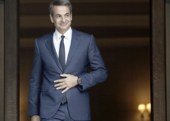 Ο Μητσοτάκης ενημερώνει τους πολιτικούς αρχηγούς για τα εθνικά θέματα 2