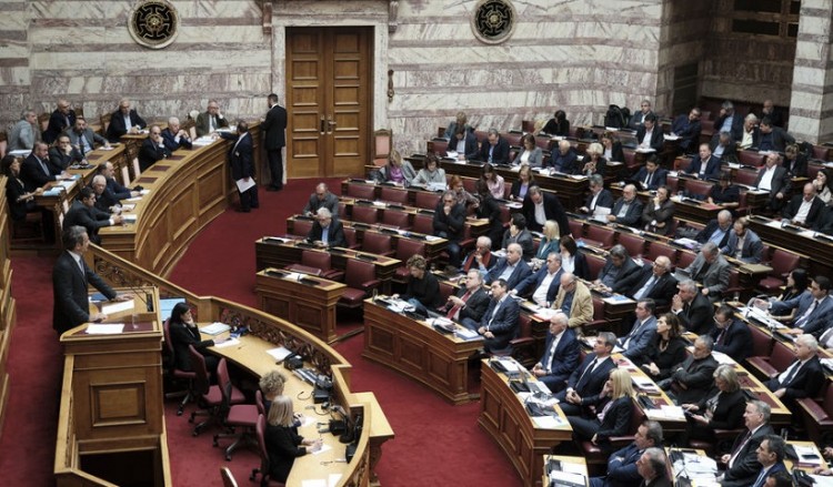 Σε θέσεις μάχης Μητσοτάκης-Τσίπρας για τον προϋπολογισμό