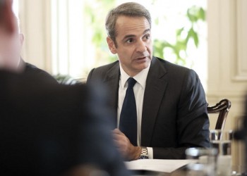 Σύσκεψη στο Μαξίμου για το Μεταναστευτικό με τη συμμετοχή και Επιτρόπων