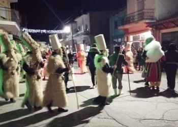 Οι Μωμόγεροι ξεσήκωσαν και τις Σάπες (φωτο)