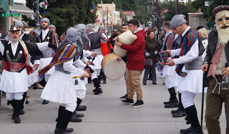 Οι Μωμόγεροι σάρωσαν και το Ωραιόκαστρο (βίντεο)