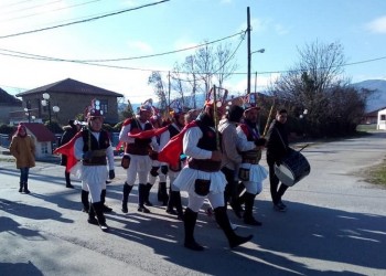 Σε ρυθμούς... Μωμόγερων κινήθηκε η Χαρίεσσα Ημαθίας (βίντεο)