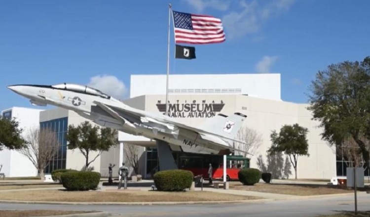 Αναφορές για πυροβολισμούς σε ναυτική βάση στις ΗΠΑ