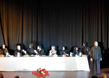 Παρατεταμένο χειροκρότημα στην παράσταση για τα 100 χρόνια από τη Γενοκτονία των Ποντίων στην Κατερίνη