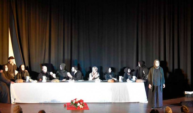 Παρατεταμένο χειροκρότημα στην παράσταση για τα 100 χρόνια από τη Γενοκτονία των Ποντίων στην Κατερίνη