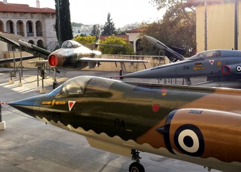 Πέντε ιστορικά αεροσκάφη της ΠΑ κοσμούν το προαύλιο του Πολεμικού Μουσείου (φωτο)