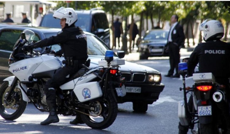 Τα μέλη σπείρας που διέπρατταν ληστείες και κλοπές σε βάρος ηλικιωμένων σε διάφορες περιοχές της Αττικής (φωτο)