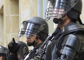 Κάμερες ενσωματωμένες στις στολές τους ζητούν οι αστυνομικοί της Θεσσαλονίκης