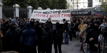 Αθήνα: Σε εξέλιξη πορεία για τα 11 χρόνια από τη δολοφονία Γρηγορόπουλου