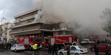 Πυρκαγιά σε κτήριο που στεγάζεται πολυκατάστημα στο Χολαργό