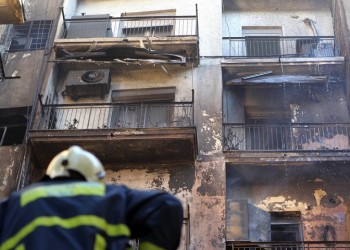 Πυρκαγιά στην Καλλιθέα: 5 παιδιά και 3 ενήλικες προληπτικά στο νοσοκομείο