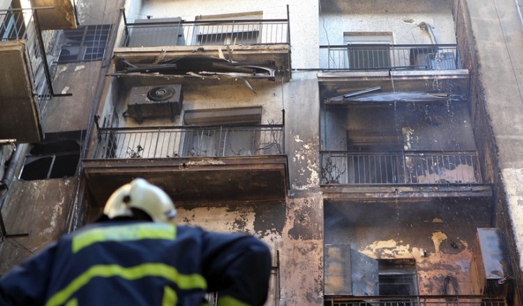 Πυρκαγιά στην Καλλιθέα: 5 παιδιά και 3 ενήλικες προληπτικά στο νοσοκομείο
