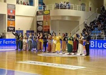 Πανό για τα 100 χρόνια από τη Γενοκτονία των Ελλήνων του Πόντου σε ημίχρονο αγώνα μπάσκετ