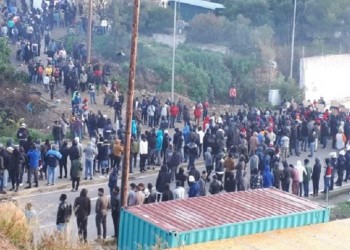 Πετροπόλεμος και χημικά στο ΚΥΤ Σάμου – Κλειστά σχολεία