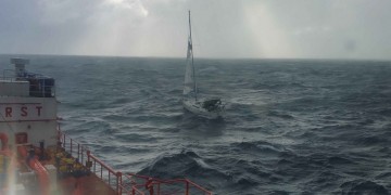 Περισυνελέγησαν οι 4 επιβαίνοντες του ακυβέρνητου ιστιοφόρου στον Σαρωνικό