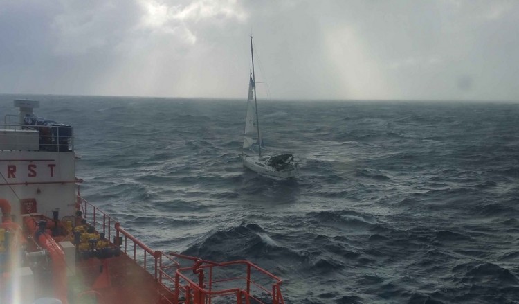 Περισυνελέγησαν οι 4 επιβαίνοντες του ακυβέρνητου ιστιοφόρου στον Σαρωνικό