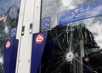 Μπαράζ καταδρομικών και σπασίματα σε όλη την Αθήνα (φωτο)