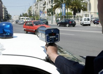Μπλόκα της Τροχαίας για κόντρες σε 3 σημεία της Αττικής (βίντεο)