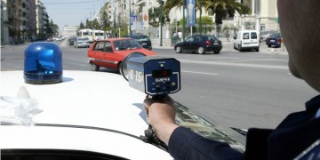 Μπλόκα της Τροχαίας για κόντρες σε 3 σημεία της Αττικής (βίντεο)