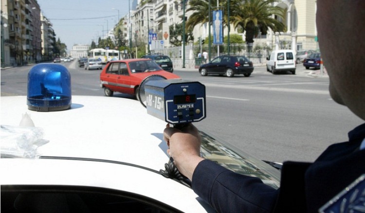 Μπλόκα της Τροχαίας για κόντρες σε 3 σημεία της Αττικής (βίντεο)