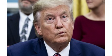 Ο Λευκός Οίκος δεν θα εκπροσωπηθεί στην ακροαματική διαδικασία που ίσως οδηγήσει στην παραπομπή Τραμπ