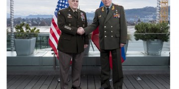 Σπάνια συνάντηση αρχηγών ΓΕΕΘΑ ΗΠΑ-Ρωσίας