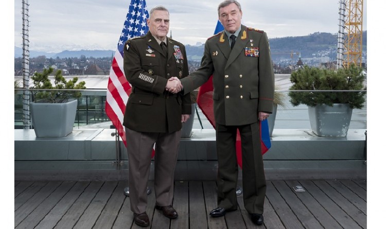 Σπάνια συνάντηση αρχηγών ΓΕΕΘΑ ΗΠΑ-Ρωσίας