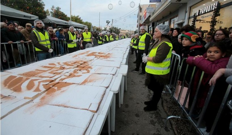 Παραμονή Πρωτοχρονιάς 2019 με βασιλόπιτα 5 τόνων στο Περιστέρι!