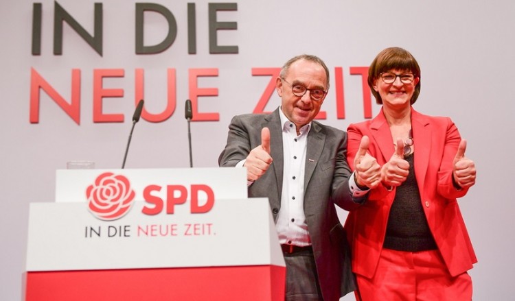 Βάλτερ-Μπόργιανς και Έσκεν στην ηγεσία του SPD
